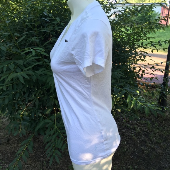 3/$25 Nike V-neck White Women t shirt size M - Picture 3 of 7